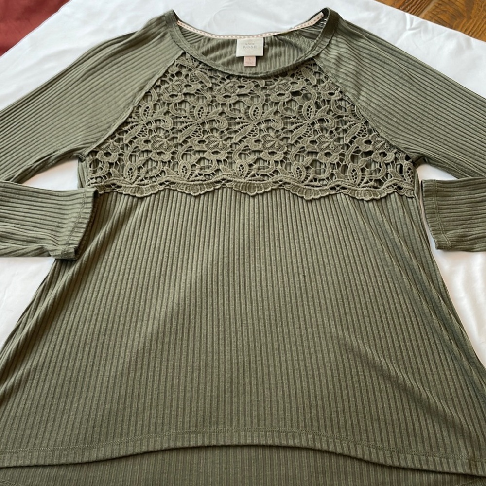 Knox Rose Long Sleeve Top with Details EUC!